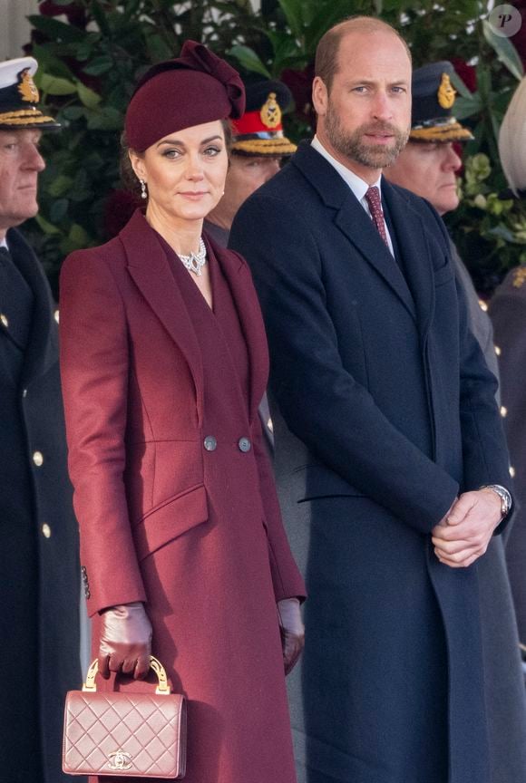 Le prince William, prince de Galles, et Catherine (Kate) Middleton, princesse de Galles, - Cérémonie d'accueil pour la visite d'État de l'émir du Qatar à Londres.