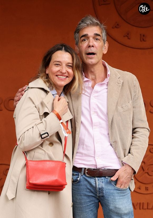 Anaïs Bouton et Xavier de Moulins au photocall du village lors des Internationaux de France de Tennis de Roland Garros 2026, à Paris, France, le 6 juin 2026. © Jacovides-Moreau/Bestimage