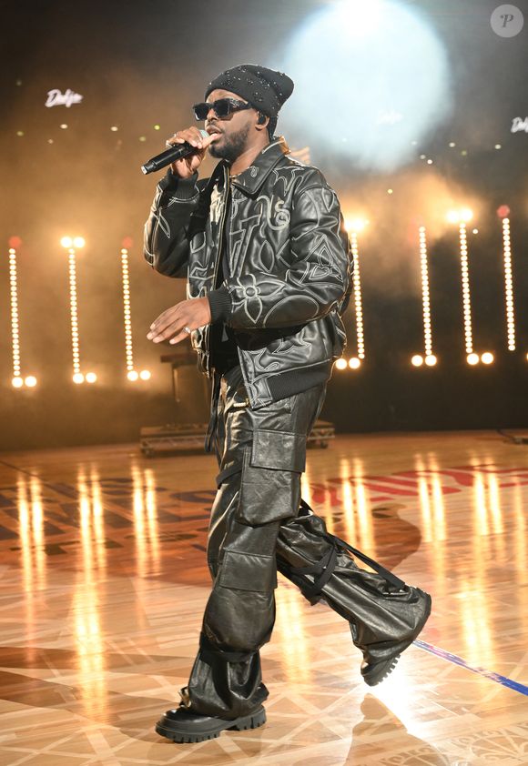 Dadju - Showcase de Dadju à la soiréeé NBA JAM lors du NBA Paris Games 2025 à L'Accor Arena Bercy le 24 janvier 2025 © Ramsamy Veeren / Bestimage