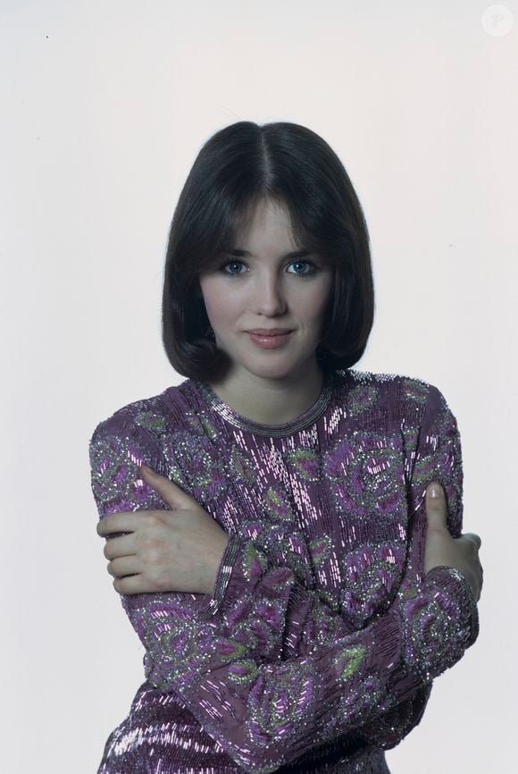 Archives - En France, à Paris, portrait studio d'Isabelle Adjani en décembre 1974.
Photographe : Michel Ristroph via Bestimage