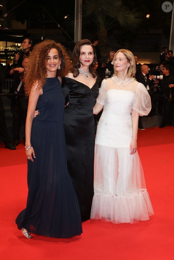 Leïla Slimani, Juliette Binoche, Alba Rohrwacher - Montée des marches du film « Résurrection » lors du 78ème Festival International du Film de Cannes, au Palais des Festivals à Cannes. Le 22 mai 2025
© Jacovides-Moreau / Bestimage
