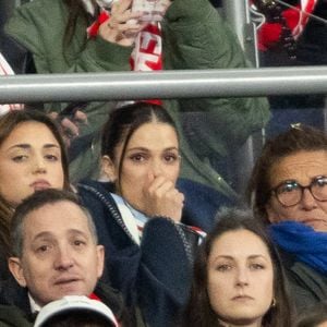 Exclusif - Manon Mittenaere, soeur d'Iris, Iris Mittenaere, Marie-Pierre Galès, mère de A.Dupont lors du match de rugby du Tournoi des Six Nations France contre Angleterre au Stade de France à Saint-Denis le 14 mars 2026. © AGENCE / BESTIMAGE