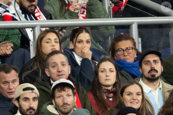 Exclusif - Manon Mittenaere, soeur d'Iris, Iris Mittenaere, Marie-Pierre Galès, mère de A.Dupont lors du match de rugby du Tournoi des Six Nations France contre Angleterre au Stade de France à Saint-Denis le 14 mars 2026. © AGENCE / BESTIMAGE