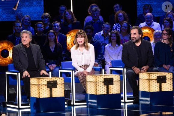 Exclusif - Frédéric François, André Manoukian, Isabelle Morizet (Karen Cheryl) lors de l'enregistrement de l'émission "La Boîte à secrets", présentée par F.Bollaert et diffusée le 16 janvier 2026 sur France 3, dans les studios du Lendit à Saint-Denis, France, le 16 décembre 2025. © Cyril Moreau/Bestimage