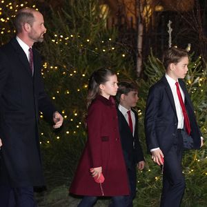 "C'était très agréable de voir Kate se détendre et s'amuser. Ils avaient l'air d'une famille anglaise normale et beaucoup de gens ne les ont pas reconnus.

Le prince William, prince de Galles, le prince George de Galles, la princesse Charlotte de Galles, et le prince Louis de Galles, assistent au service Together At Christmas Carol à l'abbaye de Westminster à Londres, Royaume-Uni. © Julien Burton/Bestimage