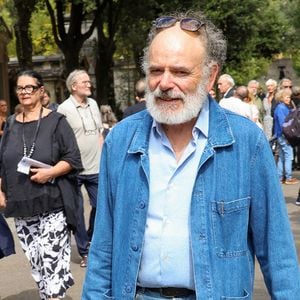 Jean-Pierre Darroussin aux obsèques de Dominique Frot au cimetière du Père Lachaise à Paris, France, le 21 août 2026. © enis Guignebourg/Bestimage
