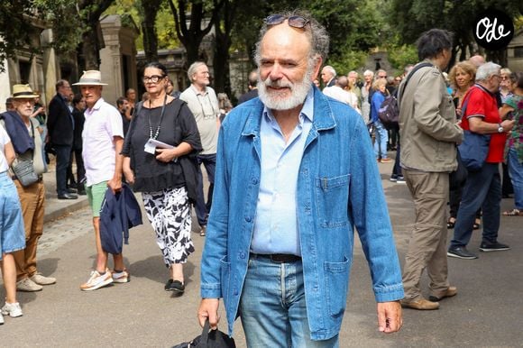 Jean-Pierre Darroussin aux obsèques de Dominique Frot au cimetière du Père Lachaise à Paris, France, le 21 août 2026. © enis Guignebourg/Bestimage