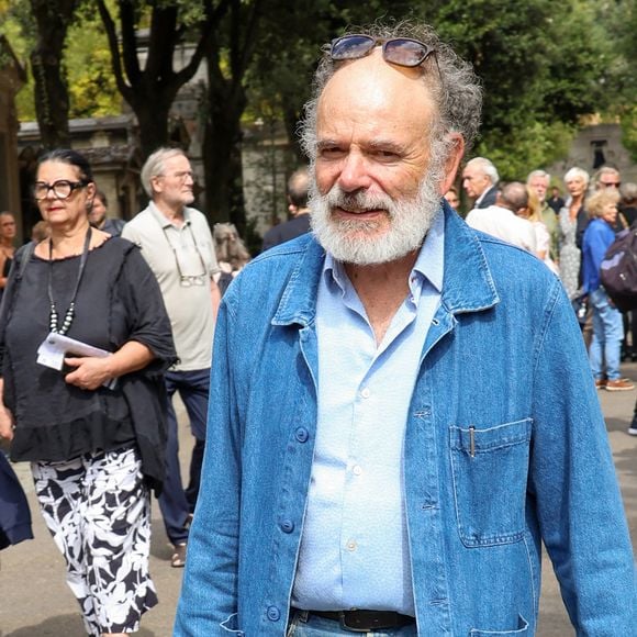 Jean-Pierre Darroussin aux obsèques de Dominique Frot au cimetière du Père Lachaise à Paris, France, le 21 août 2026. © enis Guignebourg/Bestimage