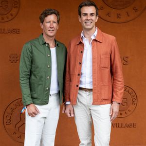 Jean-Baptiste Marteau et son compagnon Jean de Reynal au village lors des Internationaux de France de Tennis de Roland Garros 2026. Paris, le 2 juin 2026. 
© Jacovides-Moreau / Bestimage