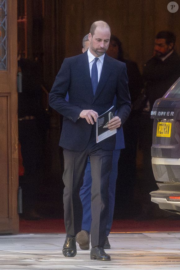 En fait, il a pris pour habitude de prendre des selfies avec ses sujets lors de ses apparitions en public

Le prince William, prince de Galles, et Catherine (Kate) Middleton, princesse de Galles, à la sortie de la cérémonie de commémoration des 80 ans de la libération du camp de concentration d'Auschwitz-Birkenau au Guildhall à Londres, le 26 janvier 2025. Crédit : AGENCE / BESTIMAGE