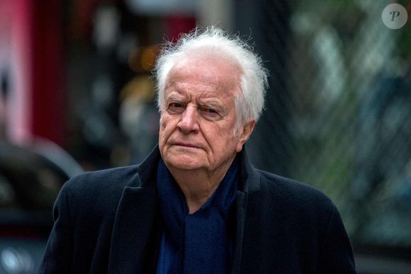 André Dussollier lors de la cérémonie d'enterrement de l'acteur franco-danois Niels Arestrup devant l'église Saint-Roch à Paris, France, le 10 décembre 2024. Photo par Denis Prezat/ABACAPRESS.COM