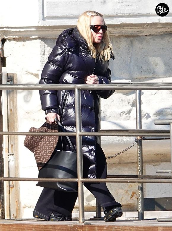 Venise, ITALIE 'La Reine de la Pop' Madonna est vue à Venise où la star a enfilé sa veste noire et son chapeau Louis Vuitton. 31 mars 2026

Photo : Backgrid UK/ Bestimage