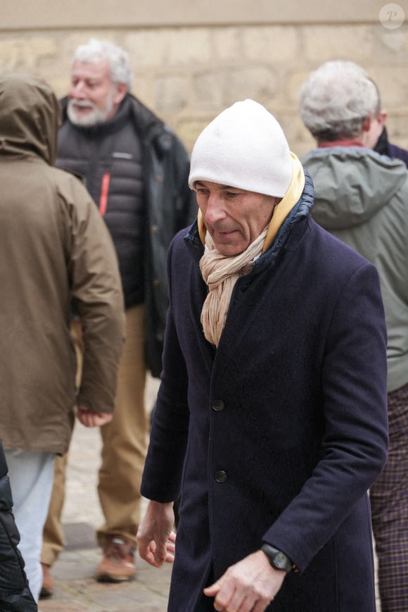 Nicolas Canteloup assistant à la cérémonie d'enterrement de Jean-Luc Petitrenaud à l'église Saint-Pierre du Gros Caillou dans le 7e arrondissement de Paris, France, le 17 janvier 2025. Jean-Luc Petitrenaud, critique gastronomique et personnalité de la télévision française, est décédé le 10 janvier à l'âge de 74 ans. Photo par Nasser Berzane/ABACAPRESS.COM