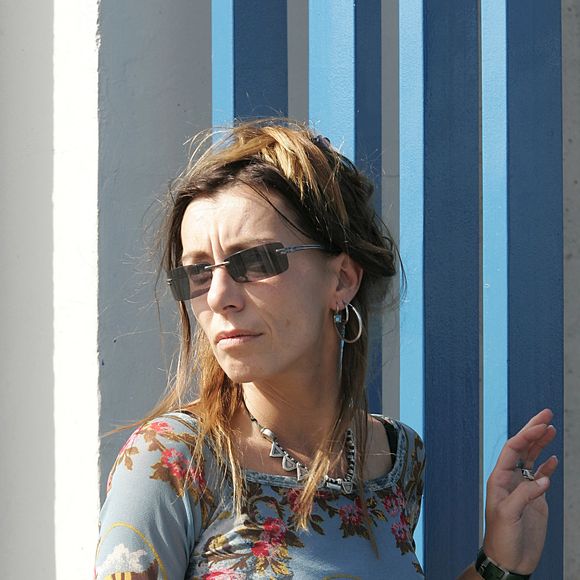 Kristina Rady, l'ancienne épouse de Bertrand Cantat, arrive au centre de détention de Muret, dans le sud-ouest de la France, le matin du 2 octobre 2004 avec un ami pour rencontrer le chanteur de Noir Desir emprisonné en France après son retour de Lithunie, pour le meurtre de l'actrice française Marie Trintignant. Photo par Patrick Bernard/ABACA.