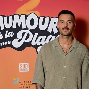Exclusif - M. Pokora au photocall lors de l'enregistrement de l'émission "L'humour à la plage" pour la 2eme édition du festival de Juan les Pins à la pinède Gould le 27 juin 2025.  Bruno Bebert / Bestimage