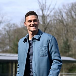 Benjamin Pavard arrive pour l'entraînement de l'équipe de France de football pour le match de qualification à l'Euro 2024 contre les Pays-Bas au centre de formation et centre National du Footbal de Clairefontaine-en-Yvelines, France, le 20 march 2023. © Federico Pestellini/Panoramic/Bestimage