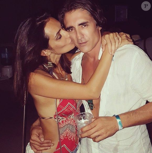 Gregory Basso alias "Greg le millionnaire" est amoureux de sa belle Ornella, avec qui il a eu deux garçons.