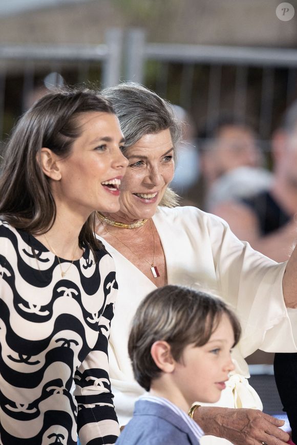Mais lorsque Charlotte est à son tour devenue maman, la relation entre les deux femmes a changé...

La princesse Caroline de Hanovre et Charlotte Casiraghi avec son fils Raphaël assistent au 15ème Jumping International de Monte-Carlo, le 03 juillet 2021 à Monte-Carlo, Monaco.
Photo par David Niviere/ABACAPRESS.COM