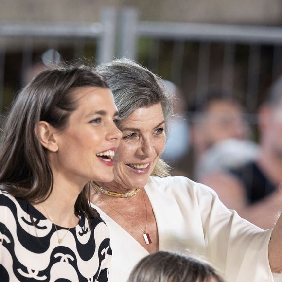 Mais lorsque Charlotte est à son tour devenue maman, la relation entre les deux femmes a changé...

La princesse Caroline de Hanovre et Charlotte Casiraghi avec son fils Raphaël assistent au 15ème Jumping International de Monte-Carlo, le 03 juillet 2021 à Monte-Carlo, Monaco.
Photo par David Niviere/ABACAPRESS.COM