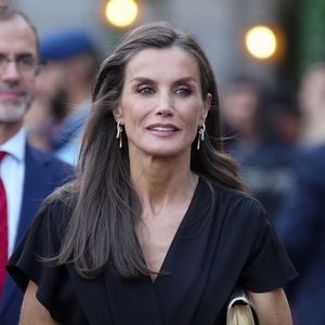 La reine Letizia d'Espagne lors du concert de la garde royale en l'honneur du 10ème anniversaire de leur couronnement sur la Plaza Mayor à Madrid le 18 juin 2025. © LALO YASKY / BESTIMAGE