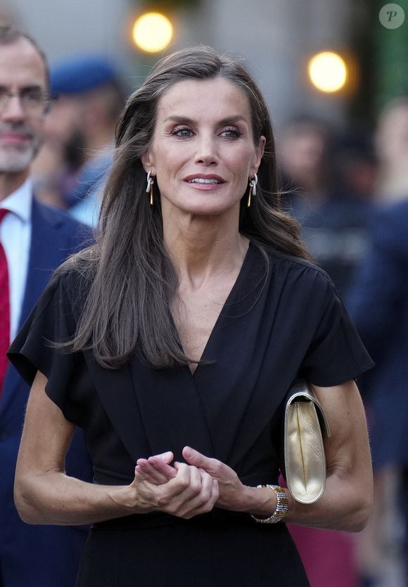 La reine Letizia d'Espagne lors du concert de la garde royale en l'honneur du 10ème anniversaire de leur couronnement sur la Plaza Mayor à Madrid le 18 juin 2025. © LALO YASKY / BESTIMAGE