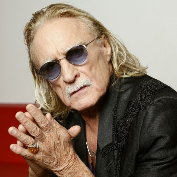 Le chanteur d'"Aline" avait l'habitude d'y recevoir les journalistes. Nous avons eu cette chance.

Le chanteur Christophe pose à Paris, France, en octobre 2010. Photo by VIM/ABACAPRESS.COM