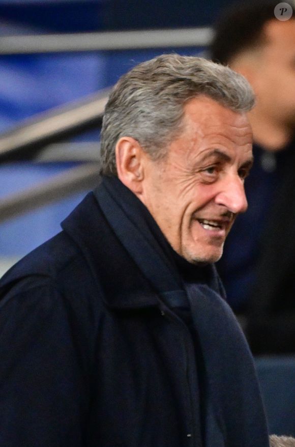 Nicolas Sarkozy en tribunes lors du match de football Ligue 1 McDonald's opposant le Paris Saint-Germain (PSG) au Lille OSC (3-0) au Parc des Princes à Paris, France, le 16 janvier 2026. © Christian Liewig/Bestimage
