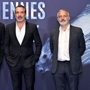 Simon, le fils de Jean Dujardin, suit les traces de son père et de son oncle Marc.

Jean Dujardin et son frère Marc Dujardin, producteur du film, lors de l'avant-première mondiale au Grimaldi Forum à Monaco, le 9 février 2023, du film « Les gardiennes de la planète » réalisé par Jean-Albert Lièvre et raconté par J. Dujardin. 
© Bruno Bebert / Bestimage