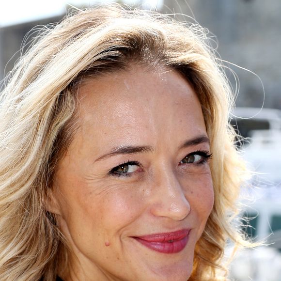 "J'en pouvais plus d'aller voir des docteurs. On en a vu beaucoup beaucoup, on a fait beaucoup de prises de sang, on ne savait pas ce qu'elle avait."

Hélène De Fougerolles pour la série télévisée "Balthazar" au photocall du troisième jour du festival international du film de La Rochelle, France, le 14 septembre 2018. © Patrick Bernard/Bestimage