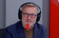 Laurent Ruquier invitée de la matinale de RTL pour parler des 10 ans des Grosses Têtes.