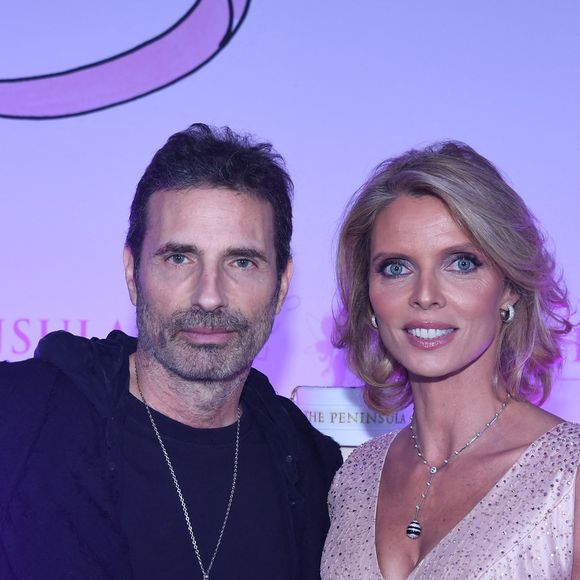 Richard Orlinski, Sylvie Tellier - Soirée de gala du 10ème anniversaire de l’association "Les Bonnes Fées" à l’Hôtel The Peninsula Paris le 8 octobre 2025. The Peninsula Paris renouvelle son soutien dans la campagne Octobre Rose au côté de l’artiste G.Sardin. © Rachid Bellak/Bestimage