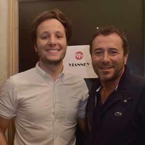 Le chanteur Vianney (Vianney Bureau) et Bernard Montiel - Concert de Vianney présenté par B.Montiel pour MFM Radio Live à l'Alhambra à Paris le 5 septembre 2017. © Giancarlo Gorassini/Bestimage