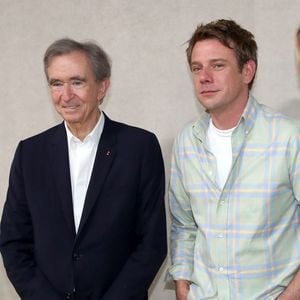 Bernard Arnault et Jonathan Anderson (Styliste Dior) posent à la suite du Défilé de mode Dior Homme, Collection Printemps / Été 2026, Front Row, dans le cadre de la Fashion Week de Paris, France, le 27 Juin 2025. 

© Olivier Borde / Bertrand Rindoff / Bestimage