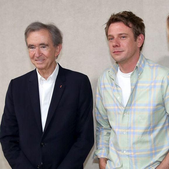 Bernard Arnault et Jonathan Anderson (Styliste Dior) posent à la suite du Défilé de mode Dior Homme, Collection Printemps / Été 2026, Front Row, dans le cadre de la Fashion Week de Paris, France, le 27 Juin 2025. 

© Olivier Borde / Bertrand Rindoff / Bestimage