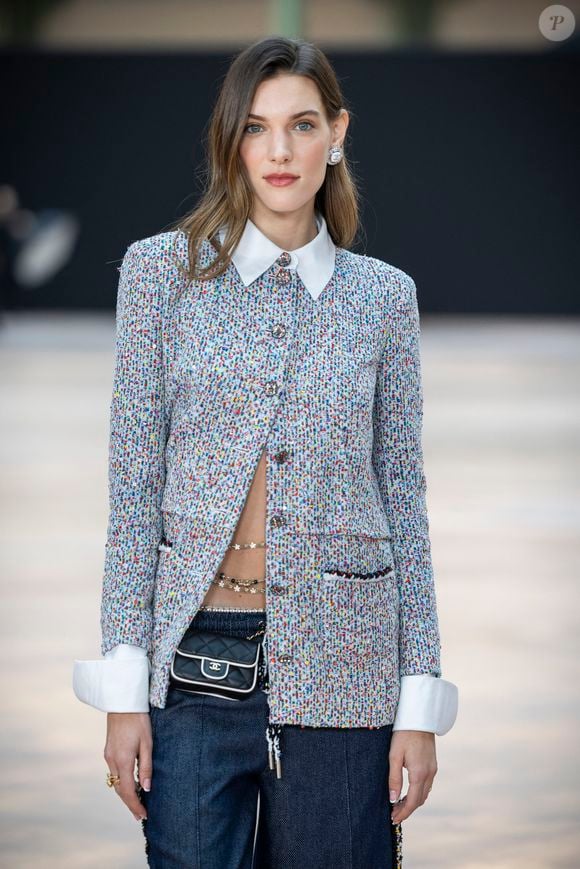 Charlotte Cardin au photocall du défilé Chanel Mode Féminine Prêt-À-Porter Automne/Hiver 2025-2026 lors de la Fashion Week de Paris (PFW) au Grand Palais, à Paris, France, le 11 mars 2025. © Olivier Borde/Bestimage