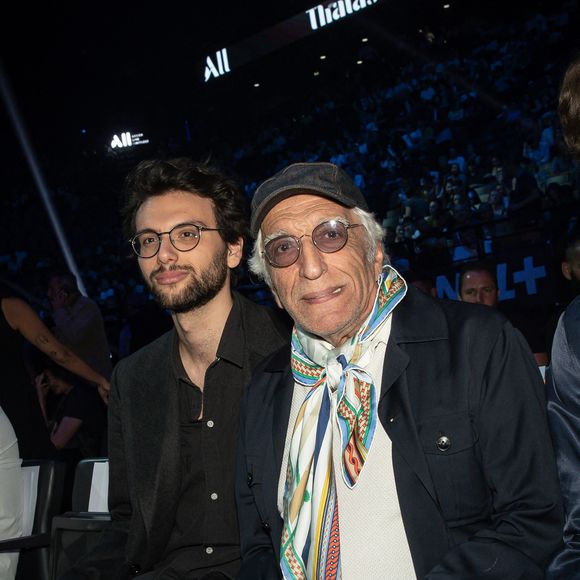 Gérard Darmon et son fils Jules Darmon - Les célébrités assistent au combat de boxe opposant le français Tony Yoka au congolais Martin Bakula à l'AccorHotels Arena à Paris, France, le 14 mai 2022. © Aurelien Morissard/Panoramic/Bestimage