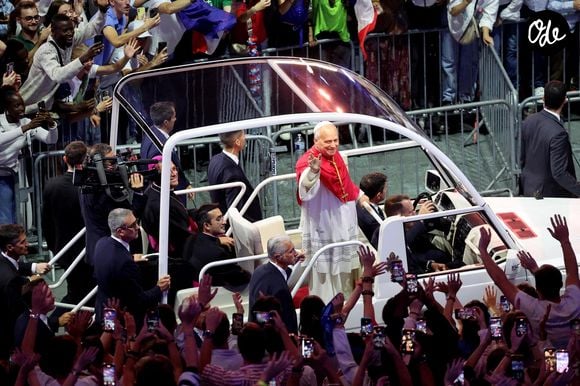 Le pape Léon XIV au Stade de France, à Saint-Denis, en périphérie de Paris, le 25 septembre 2026, pour présider une veillée de prière avec des jeunes de 17 à 35 ans, dans le cadre de sa visite de quatre jours en France.
© Jacovides-Moreau/Bestimage