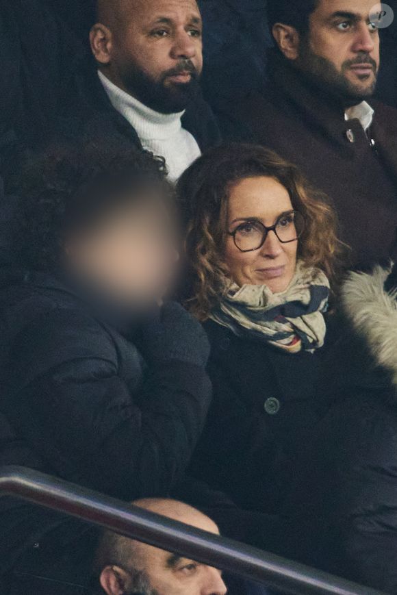 Marie-Sophie Lacarrau et son fils - Célébrités dans les tribunes du match de Ligue 1 McDonald's opposant le Paris Saint-Germain (PSG) à L’AS Monaco (4-1) au Parc des Princes à Paris le 7 février 2024. © Cyril Moreau/Bestimage