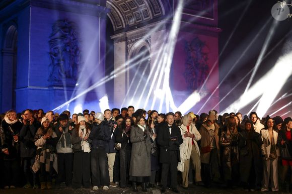 Exclusif - Stéphane Bern présente l'émission "La Grande Soirée du 31 de Paris" diffusée sur France 2 sur les Champs-Elysées, en présence de Anne Hidalgo et Gil Alma, à Paris, France, le 31 décembre 2025. © Jack Tribeca/BHM/Bestimage