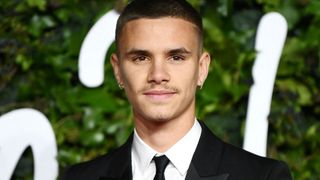 Romeo Beckham débute sa carrière au cinéma : il va partager l'affiche avec de grands noms du cinéma français, dont Catherine Deneuve