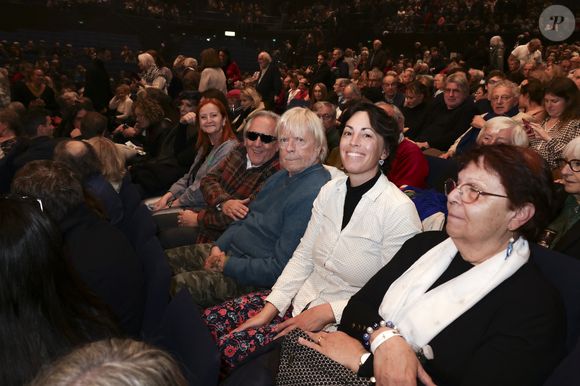 Exclusif - Gilbert Montagné, Renaud et sa femme Cerise dans le public du concert de Hugues Aufray au Le Dôme de Paris - Palais des Sports le 9 novembre 2025.

© Jack Tribeca / Bestimage