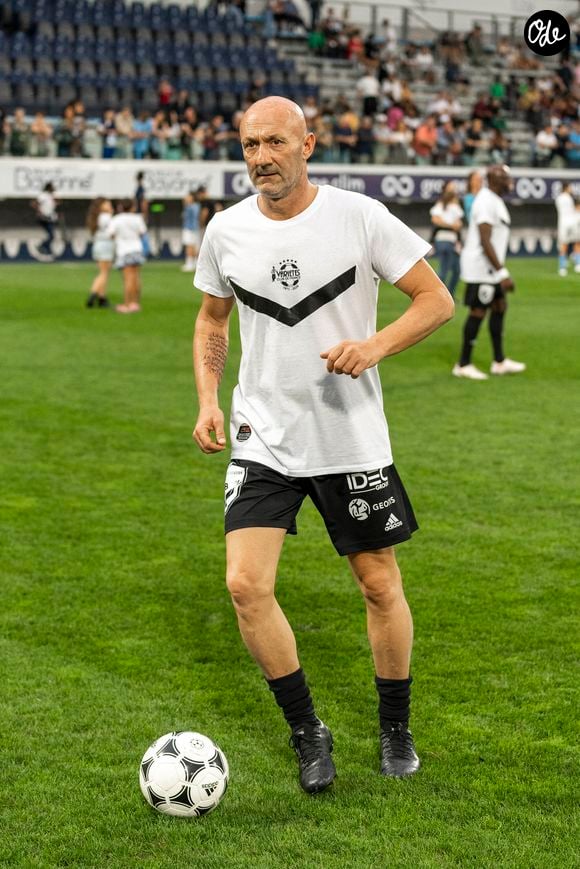 Et force est de constater qu'à 18 ans seulement, le jeune Aldo Barthez n'a pas froid aux yeux !

Fabien Barthez lors du match de football caritatif du Variétés Club de France contre les légendes des Avirons Bayonnais au profit des associations "Pièces Jaunes" et "Centre Hospitalier de la Côte Basque à Bayonne le 19 octobre 2022. 

© Pierre Perusseau/Bestimage
