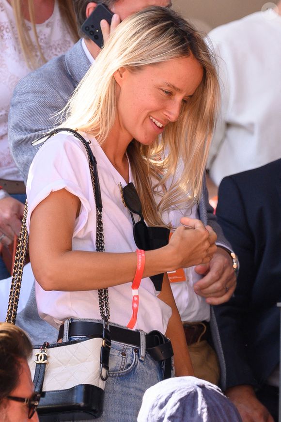 Sarah Poniatowski dans les tribunes lors des Internationaux de France à Roland Garros le 1er juin 2022 à Paris, France. Photo by Laurent Zabulon/ABACAPRESS.COM