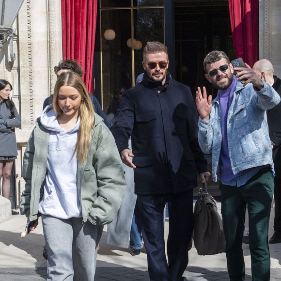 David Beckham et sa fille Harper - Les Beckham quittent leur hôtel La Réserve, à Paris, le 8 mars 2025.  GOFF INF / BESTIMAGE