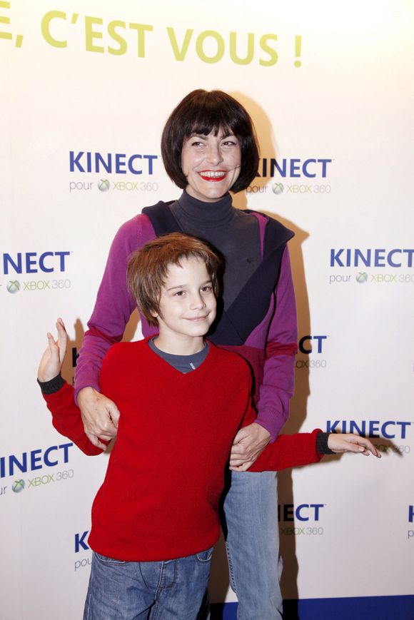 Archives - Lio et son fils Diego lors de la soirée de lancement du périphérique "KINECT POUR XBOX 360" au VIP,  le 9 novembre 2010.

Photo : Christophe Aubert / Bestimage