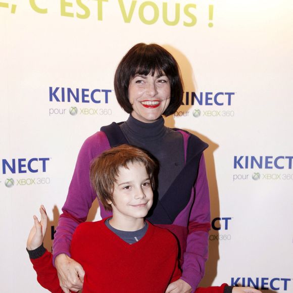 Archives - Lio et son fils Diego lors de la soirée de lancement du périphérique "KINECT POUR XBOX 360" au VIP,  le 9 novembre 2010.

Photo : Christophe Aubert / Bestimage