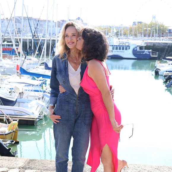 Helene de Fougerolles et Fanny Gilles - Photocall de la série "Sam" lors de la 25ème édition du Festival de la Fiction de la Rochelle. Le 15 septembre 2023
© Denis Guignebourg / Bestimage