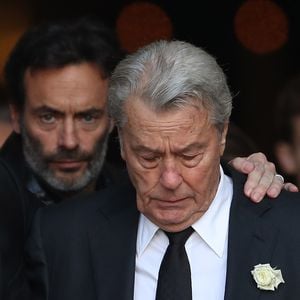 Alain Delon et son fils Anthony Delon - Sorties des obsèques de Mireille Darc en l’Église Saint-Sulpice à Paris. Le 1er septembre 2017 © AGENCE / BESTIMAGE