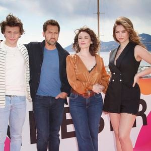 Lucien Belves, Frédéric Diefenthal, Elsa Lunghini, Pola Petrenko de ICI TOUT COMMENCE
CANNESERIES SAISON 5 au Palais des Festivals et des Congrès de Cannes, samedi 2 avril 2022. © Christophe Aubert via Bestimage