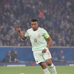 "Pour ceux qui disputent leur première Coupe du monde, ils vont avoir un petit badge spécial."

Kylian MBAPPÉ (France) - Les Bleus ont remporté leur dernier match de préparation contre l'Irlande du Nord (3-1) à Lille, grâce à un triplé de M. Olise le 8 juin 2026. © Laurent Sanson/PsnewZ/Bestimage